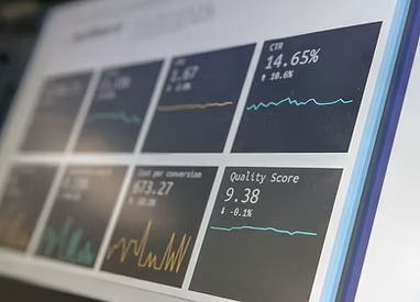 Üretim verilerini gösterge panelleri hâlinde izleyen ekran